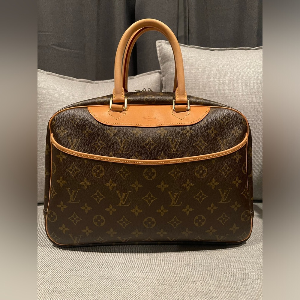 Louis Vuitton Authentic Deauville
